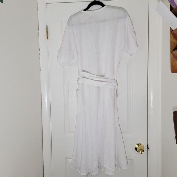 White Resort Midi Dress with V-Neck and Dolman Sleeves - Picture 3 of 13